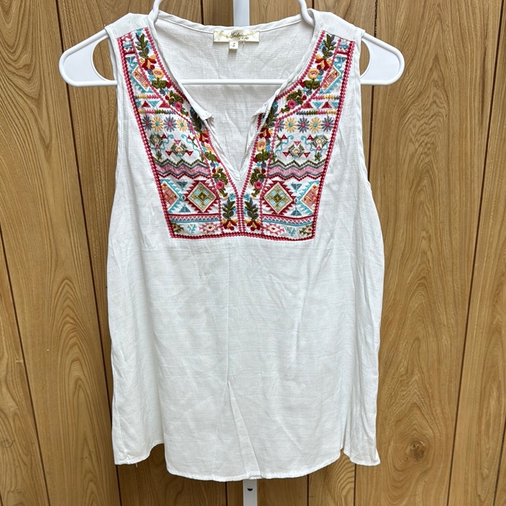 Andree by Unit Embroidered White Sleeveless Top Small